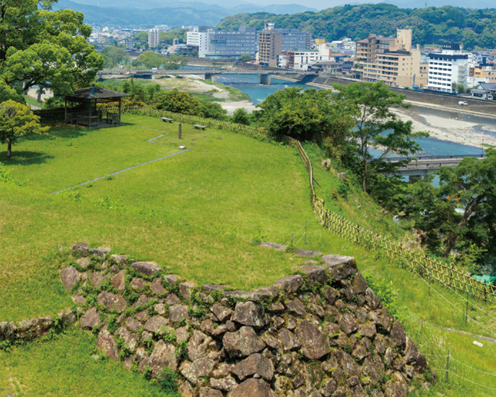 人吉を満喫できる観光スポット&アクティビティ・「人吉城跡公園」