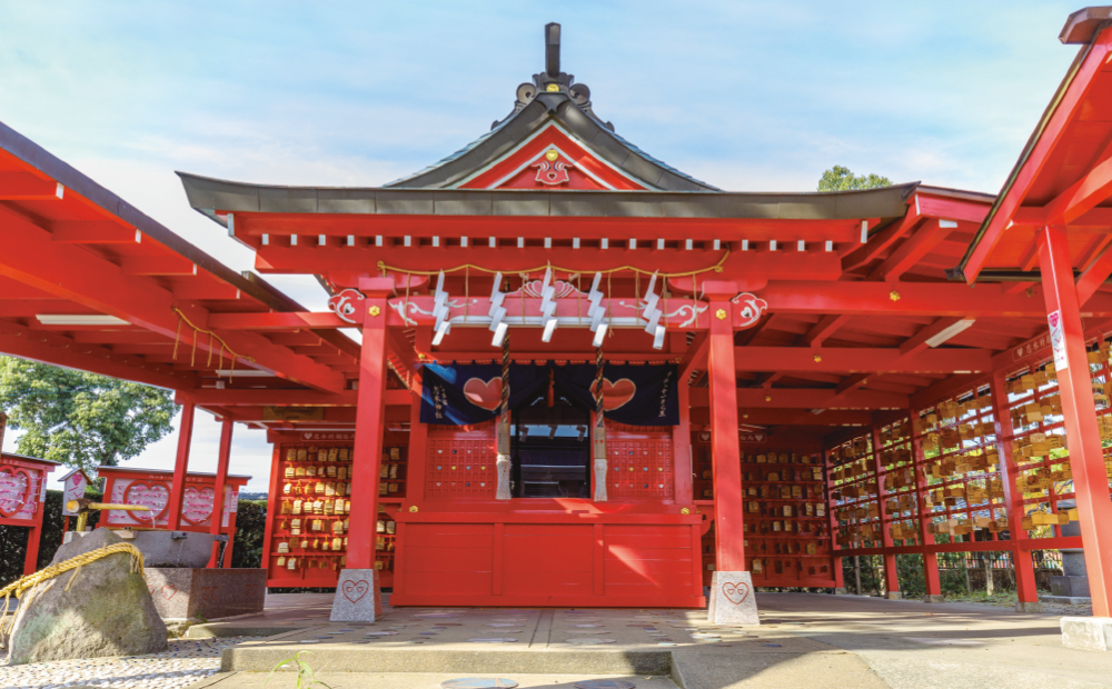 福岡県でおすすめの神社「恋木神社」のピンクの拝殿